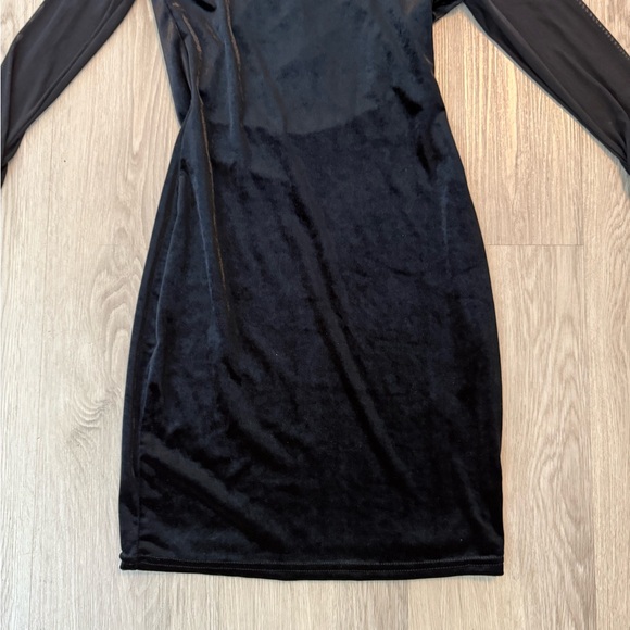 Elegant Black Long Sleeve Dress - Picture 11 of 12